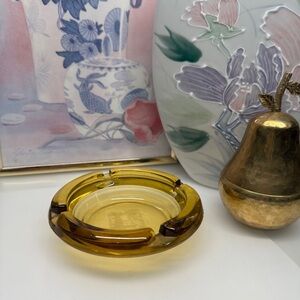 Yellow amber tone ashtray 4 slot side